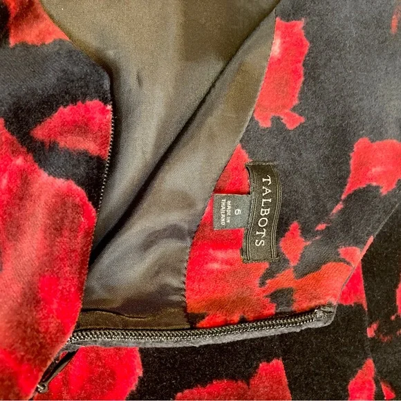 Talbots Black & Red Velvet Sleeveless Rose Patterned Dress - Size 6 - Picture 5 of 9